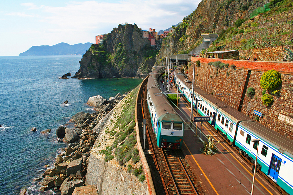 a train pulling int a train station in Cinque Terre